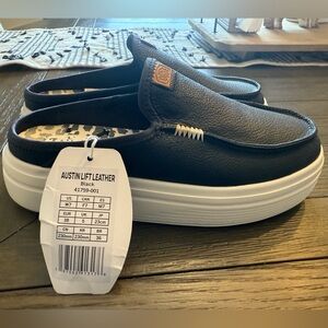 Hey Dude Austin lift size 7 women’s- Never Worn